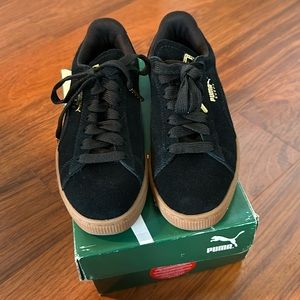 PUMA Suede Metallic Gold Sneaks